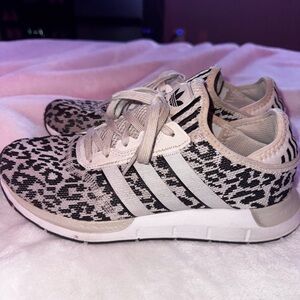 women’s adidas tennis shoes